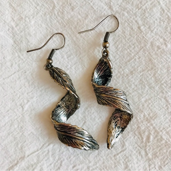 Bohemian Twisted Feather Dangly Earrings - Picture 3 of 4